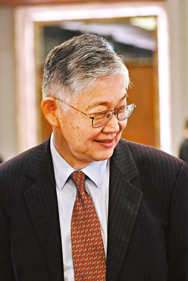 ■施永青料利淡環境持續不利樓市投資。