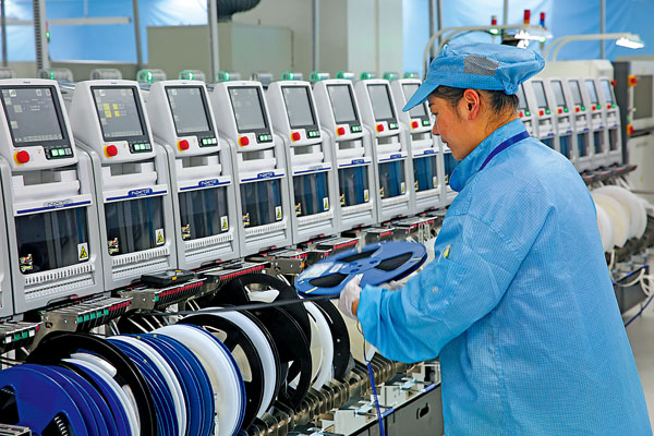 ■望城比亞迪電子的華為手機生產線。