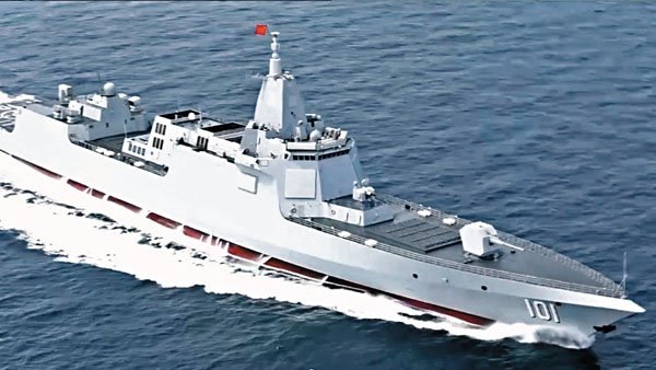 ■ 海軍055型驅逐艦首艦南昌艦歸建入列儀式在青島某軍港碼頭舉行。 網上圖片