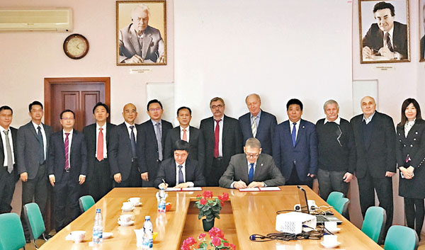 ■廣州高新區與烏克蘭國家科學院弗蘭采維奇材料問題研究所簽訂合作備忘錄現場。 受訪者供圖