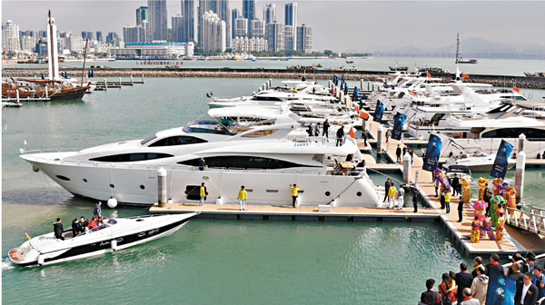 ■深圳將擴大遊艇自由行試點範圍。圖為在深圳灣遊艇會舉行的粵港澳遊艇自由行首航儀式現場。 資料圖片