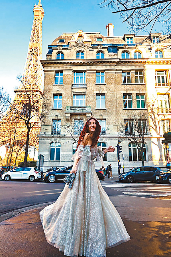 ■ 溫碧霞的透視薄紗晚裝超吸睛。