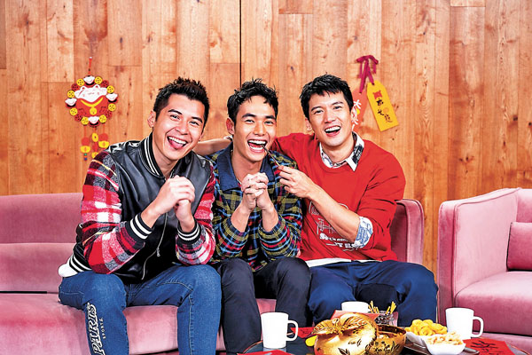 ■ 右起：關智斌、楊天宇及陳家樂向大家送上新年祝福。