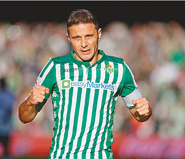 ■38歲貝迪斯翼鋒祖亞昆本賽季擊敗畢爾包一役，創出西甲最老球員連中三元的紀錄。  法新社