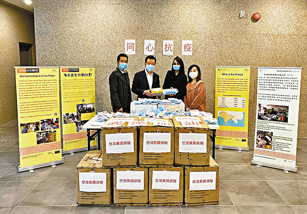 ■許榮茂親臨新家園協會，了解口罩分發狀況，並為新來港者、少數族裔和基層家庭送上口罩與關懷。