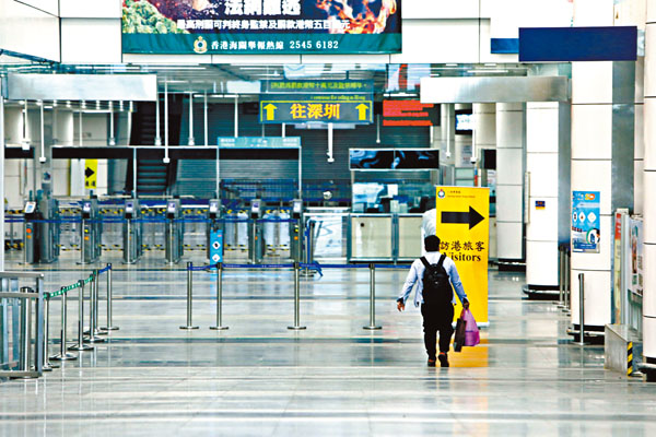 ■有旅館業人士估計，自2月8日起實施強制隔離令後，有部分港人會選擇赴旅館隔離，或可提高入住率。圖為強制檢疫令生效首日，深圳灣口岸人流稀疏。資料圖片