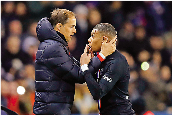 ■麥巴比（右）早前和教練杜曹口角，未知會否影響續約。  資料圖片