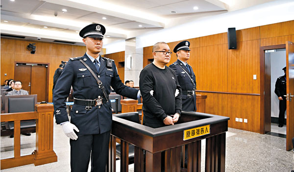 ■昨日，雲南省昆明市中級人民法院對罪犯孫小果執行死刑。圖為去年12月23日，雲南省高級人民法院於依法公開宣判孫小果再審案，決定執行死刑。 資料圖片