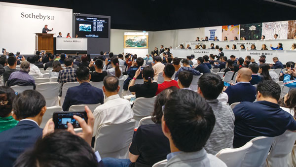 ■香港競投激烈的拍賣現場