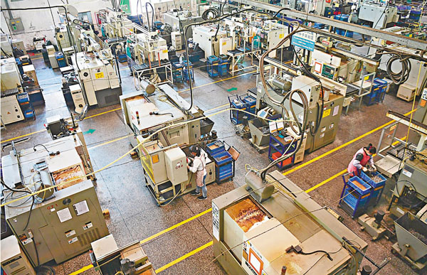 ■受新冠疫情影響，深圳大量復工企業正面臨抗疫物資短缺和訂單下跌等問題，有逾三成企業可用資金不足1個月。 資料圖片