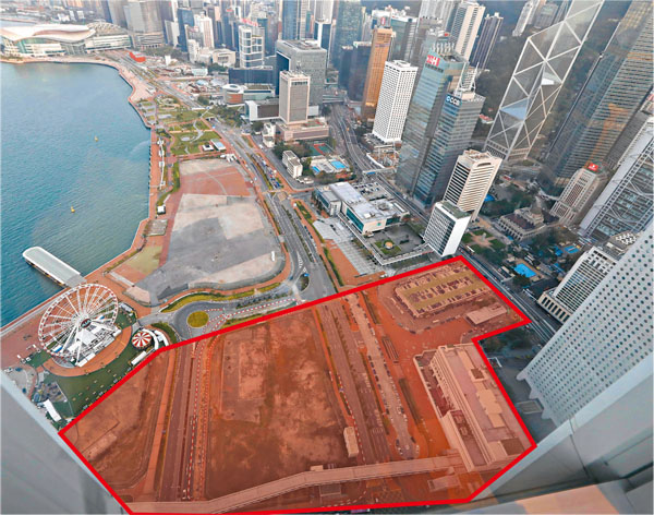 ■中環海濱商業地王估值高達920億元，地盤包含中環郵政總局及天星碼頭停車場在內。香港文匯報記者  攝