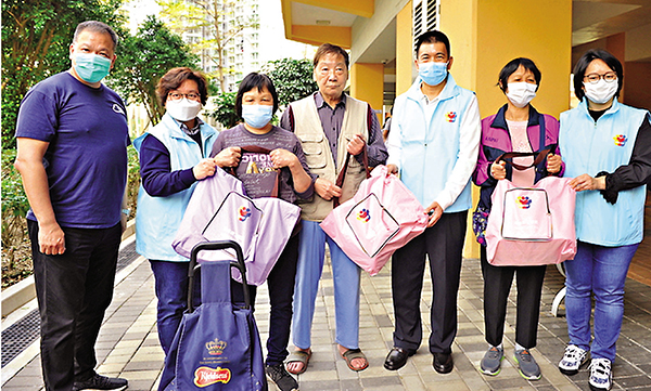 ■香港紀律部隊義工服務隊聯同香港義工聯盟分別探訪了九龍城、深水�鶪峇W水約300戶公屋長者，並派發400份防疫福袋。