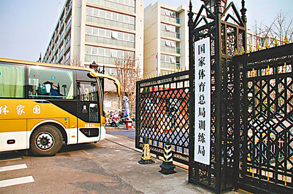 ■桌球桌運抵國家體育總局訓練局。 中國桌球協會圖片