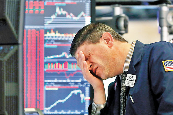 ■道指昨開市就跌穿7%，觸發熔斷機制。 美聯社