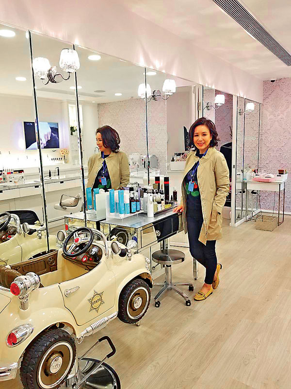 ■文雪兒的美甲店部分位於旺區，亦是示威暴亂重災區，加上近月疫情，生意可謂天壤之別。