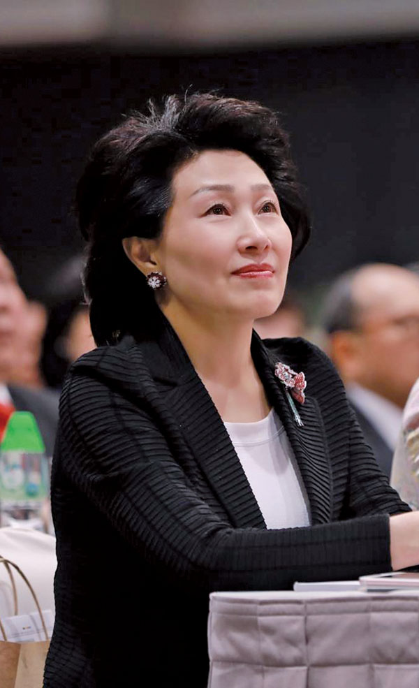 ■陝西省政協常委、港區省級政協委員聯誼會主席鄭翔玲參加政協會議