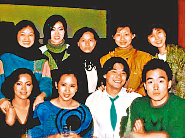 ■白天鵝賓館首次周年慶，朱玲玲女士邀請香港設計師前往廣州演出，亦玉成不久之後筆者出任山東外貿抽紗公司設計顧問。 作者供圖