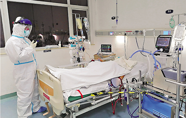 ■ 劉凱能熟練管理和使用各種高級別生命支持設備。 受訪者供圖