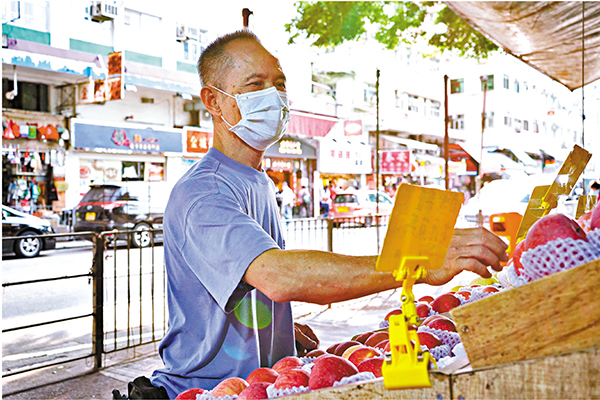 鄧子平的臉上寫?他對蘋果的執?。