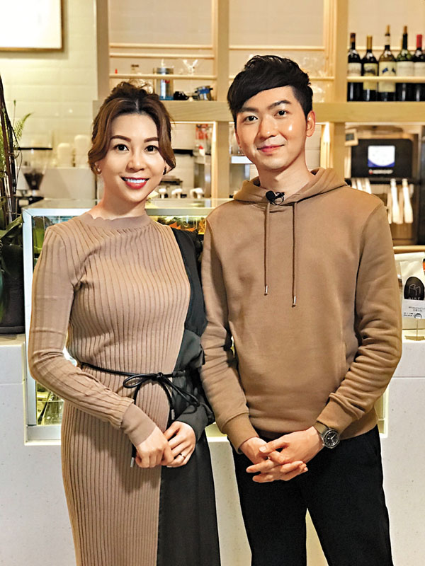 ■黃婉曼（左）不畏疫情，逆市下繼續招聘人才。