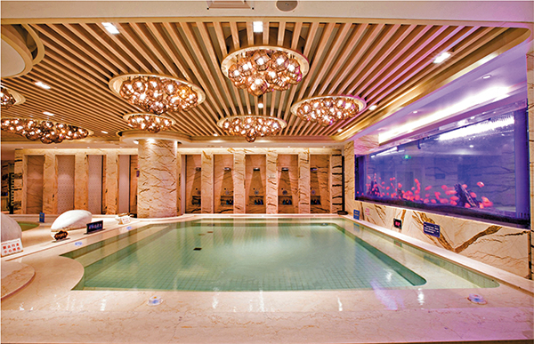 近年來，門票在百元左右的大中型洗浴中心成為新的剛需，其中良好的衛生環境、舒適的設計格局都為更多消費者所青睞。 受訪者供圖