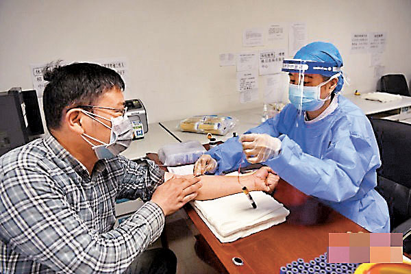 ■市民接受血清學抗體檢測。 網上圖片