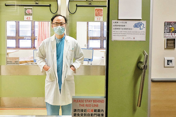 ■ 廖維滔擔任律敦治醫院Dirty Team主將，進入隔離病房對抗疫情。 香港文匯報記者  攝