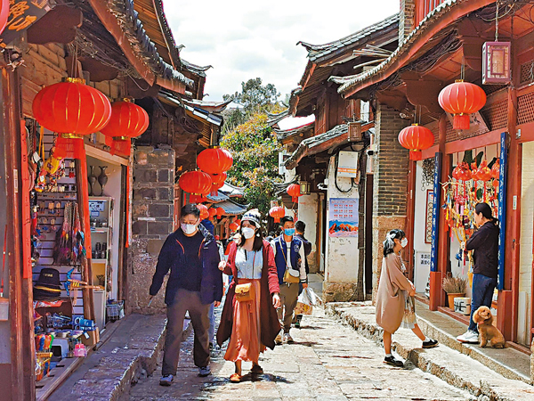 ■ 今年五一小長假麗江古城的遊客較往年減少了近六成。香港文匯報雲南傳真