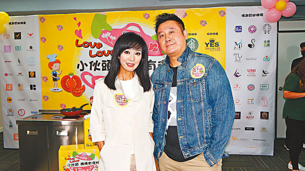 ■米雪和麥長青昨出席母親節活動。