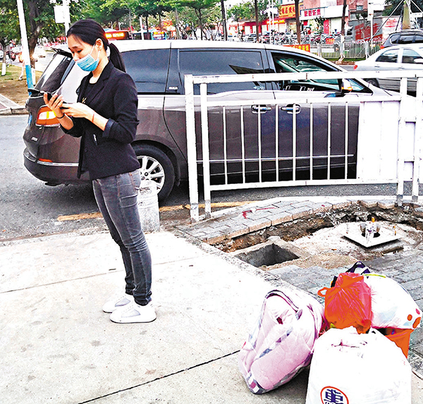 ■孫小姐表示，賽爾康給他們臨時工賠償違約金遭中介剋扣。 李昌鴻  攝