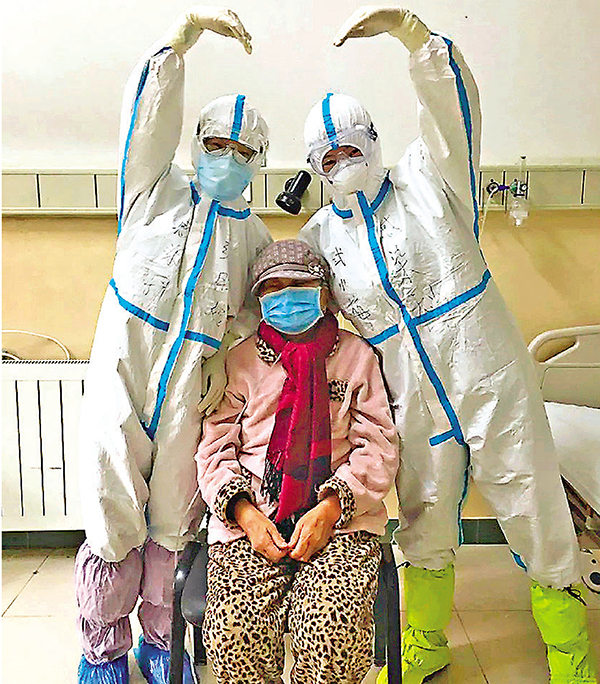 ■這位全省最危重患者與病毒頑強抗爭94天之後康復出院。 受訪者供圖