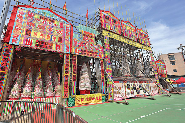 ■4月310日限聚尚未放寬，長洲太平清醮小規模進行。 香港文匯報記者 攝