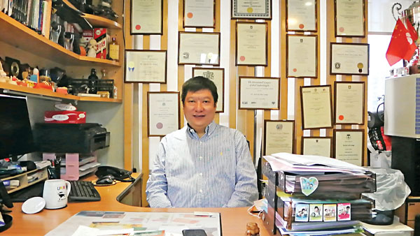 ■從業幾十年，梁醫生參與過香港可謂最重大離奇的刑事案件。