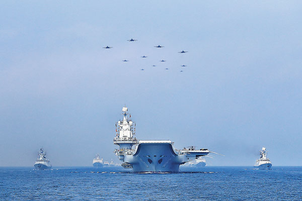 ■ 中國有能力、有意志、有決心維護國家統一。圖為遼寧艦航母編隊在南海閱兵中亮相。資料圖片