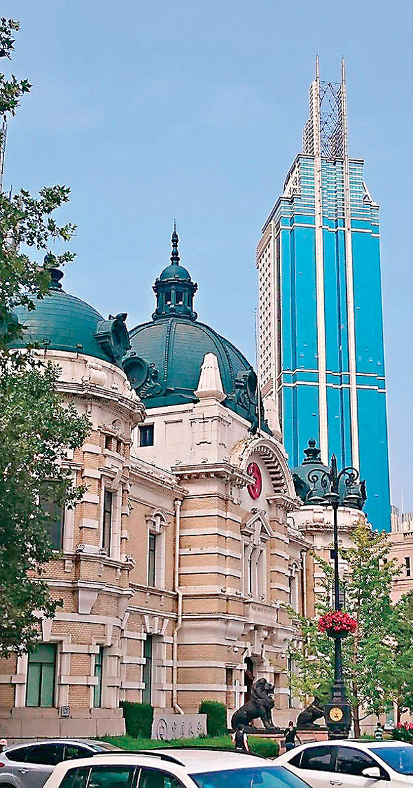 ■新舊共融的大連市貌。 作者供圖