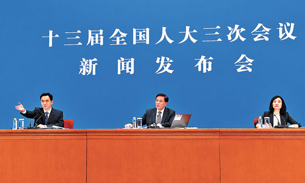 ■ 十三屆全國人大三次會議舉行新聞發佈會，大會發言人張業遂就大會議程和人大工作相關問題回答中外記者提問。 新華社