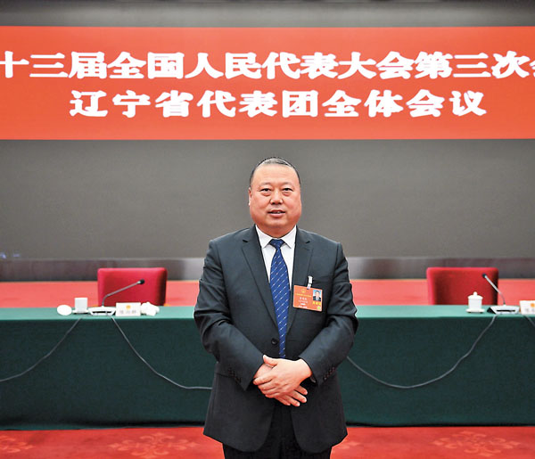 全國人大代表、遼寧鐵嶺市昌圖縣亮中橋鎮東興村黨總支書記吳艷良