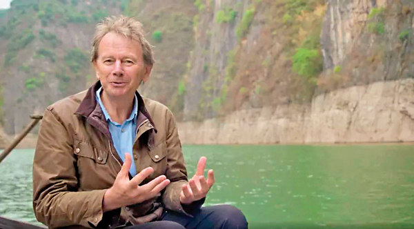 ■伍德喜歡製作紀錄片，因其可幫助不同文化的人們互相理解。 視頻截圖