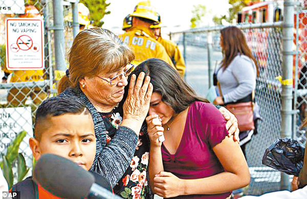 ■美國達美航空在空中釋放燃料，燃油造成地面學校多人不適。 資料圖片