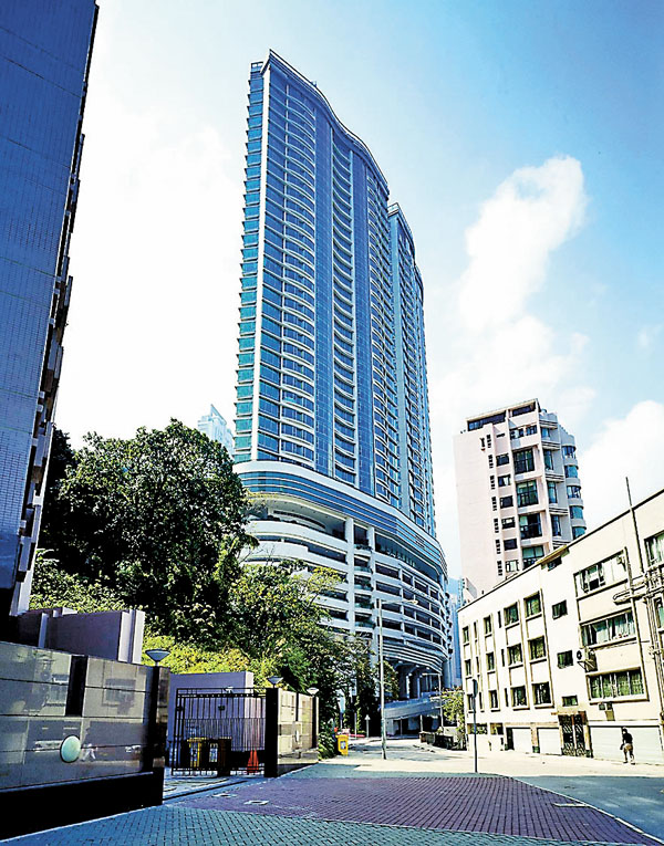 ■華誼兄弟王中軍及王中磊先後沽出手上的中半山富匯豪庭單位。 資料圖片