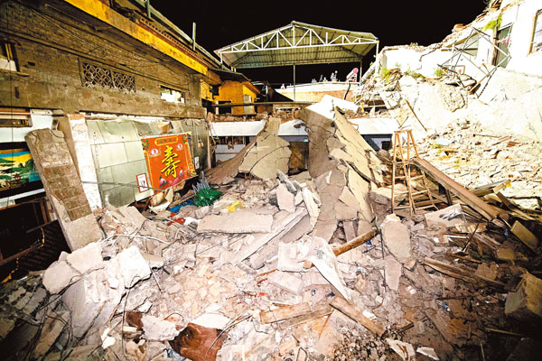 ■8月29日，山西省臨汾市，襄汾縣陶寺鄉陳莊村聚仙飯店坍塌事故現場一片狼藉。  中新社