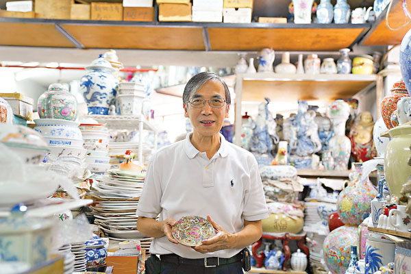 ■粵東磁廠第三代傳人曹志雄。