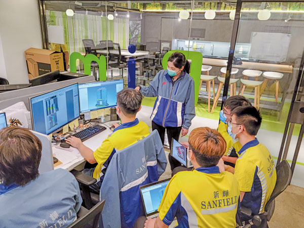 ■暑期實習學員於BIM Lab 進行培訓。