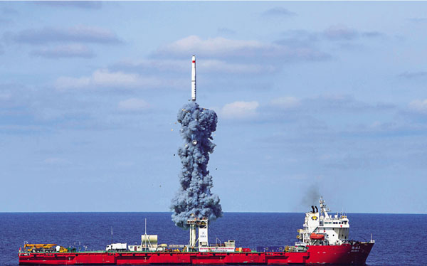 ■中國在黃海海域發射長征十一號海射運載火箭，採取「一箭九星」方式將「吉林一號」高分03組衛星送入預定軌道。 新華社