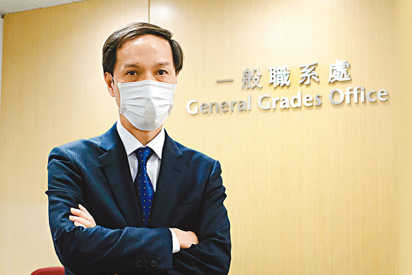 ■ 陳信禧形容，在極短時間內完成香港從未做過且牽涉逾萬名工作人員的大型項目可算是「不可能的任務」。 香港文匯報記者 攝