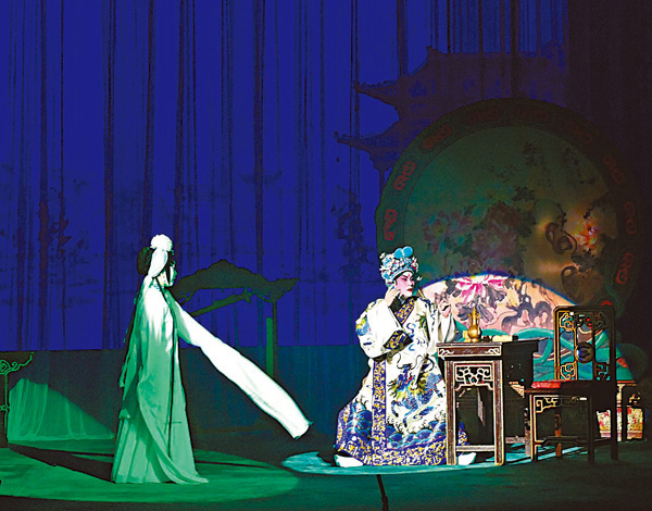 ■黃夫人向演黃飛虎的梁兆明報夢。