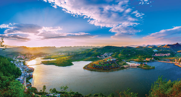 ■盤州市境內4A噠啦仙谷全景。