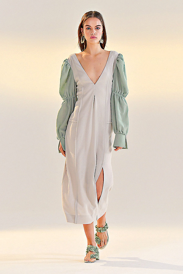 ■模特展示Vivienne Hu品牌時裝。