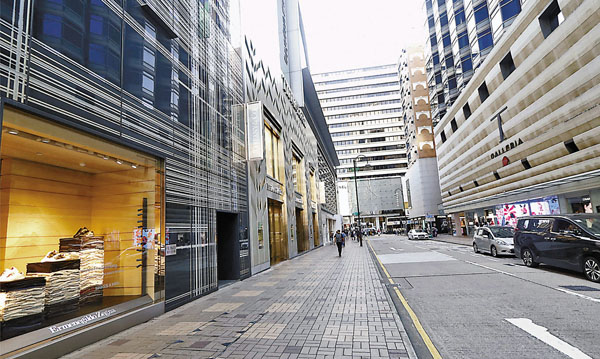 ■10月3日的尖沙咀廣東道名店街生意一潭死水。 香港文匯報記者 攝