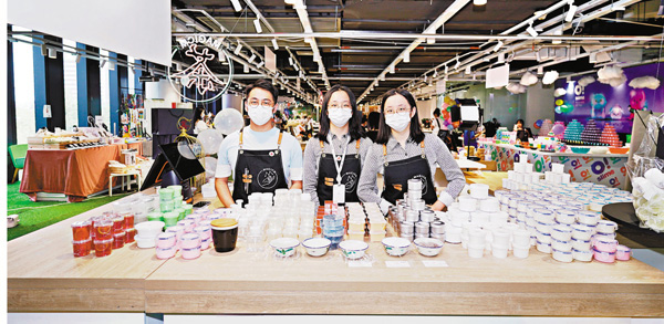 ■香港「MAGICMSLIME」家三兄妹，哥哥Ivan以及雙胞胎妹妹Christy和Christine。受訪者供圖